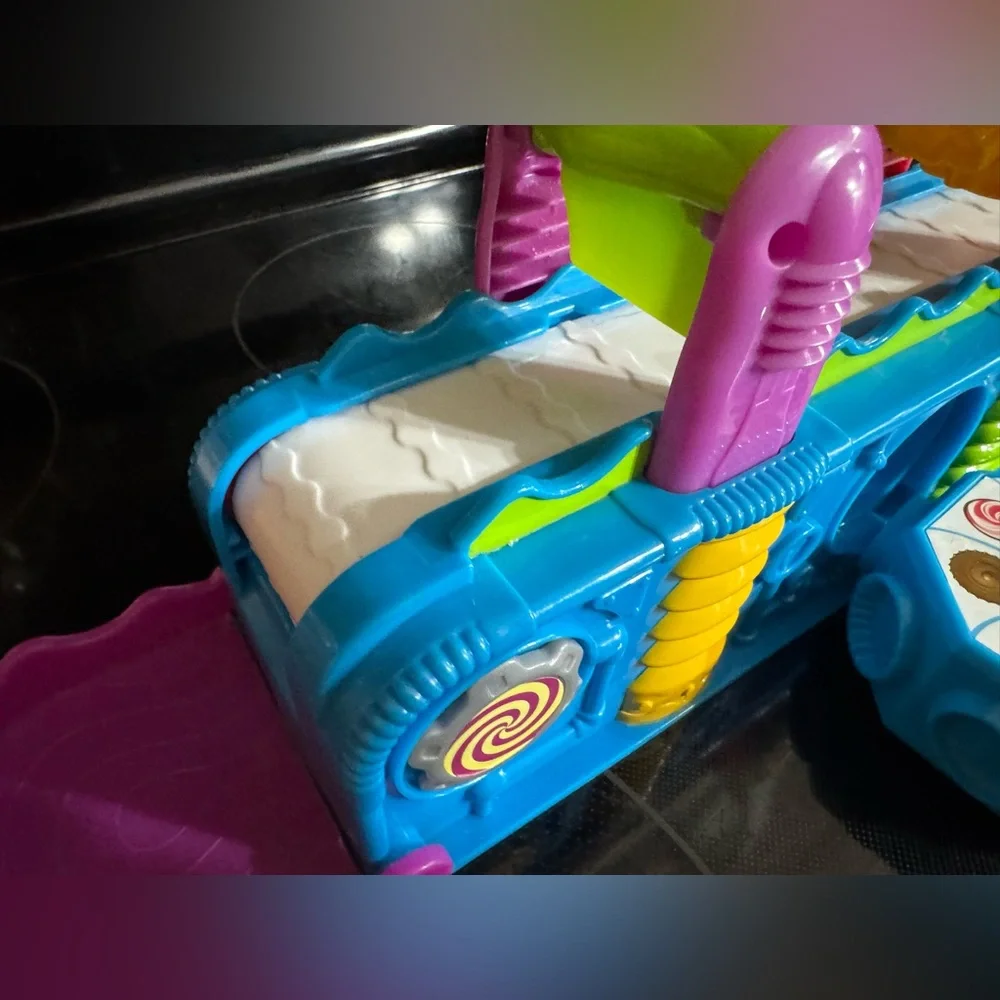 Playdoh MEGA fun factory motorized conveyer beltDiscontinued RARE HTF